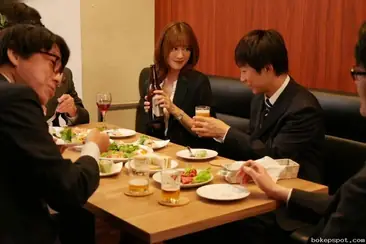 Bos cewek ngajak ke hotel setelah bikin bawahan mabuk